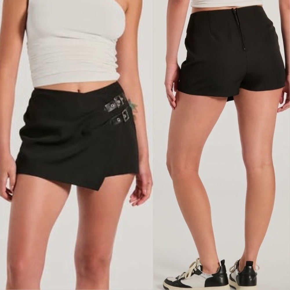 NEW Windsor Adventuring Cutie Buckle Wrap Mini Skort Shorts Black